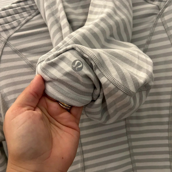 ! Lululemon Striped Silver Think Fast Hoodie Pullover  6, Rare - Picture 5 of 5